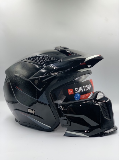 MT Street Fighter Solid A1 Gloss Black (ECE 22.06)